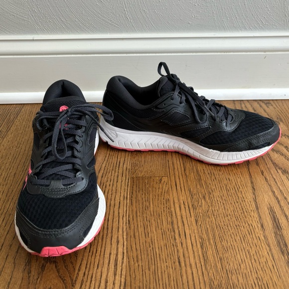 Sold Saucony Cohesion 12 Running Shoe Dark Grey & Pink Womens Size 11 - Picture 1 of 14
